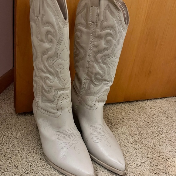 Creamish white cowgirl boots-worn - Picture 2 of 4